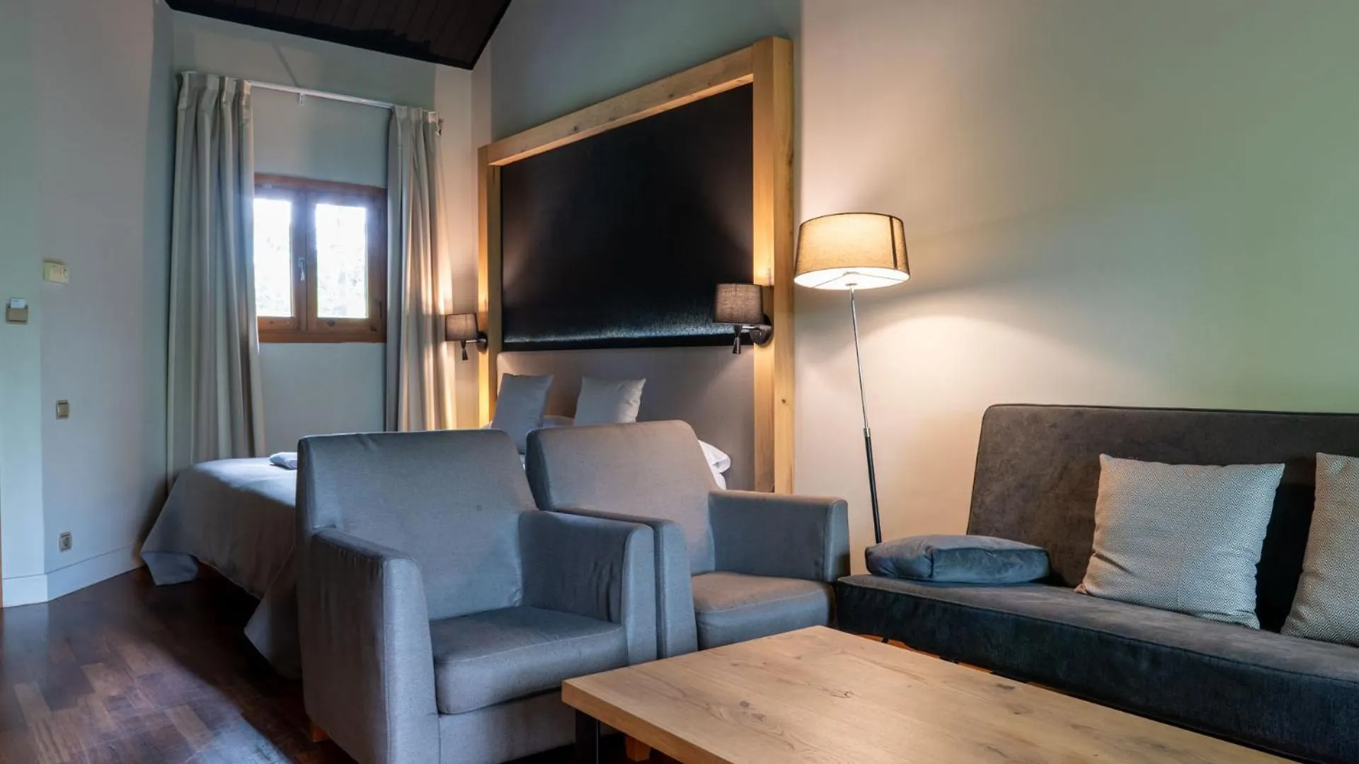 Hotel Xalet Del Golf Puigcerda 4*,